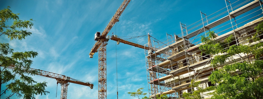 Baustelle mit Kränen
